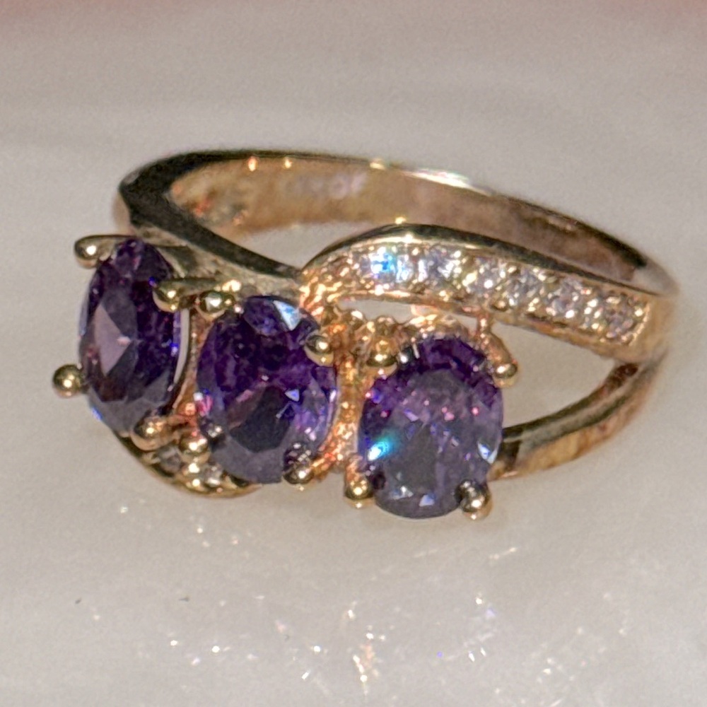 Vintage Oval Cut Trio Faux Amethyst Crystals Gold Tone Ring Size 7